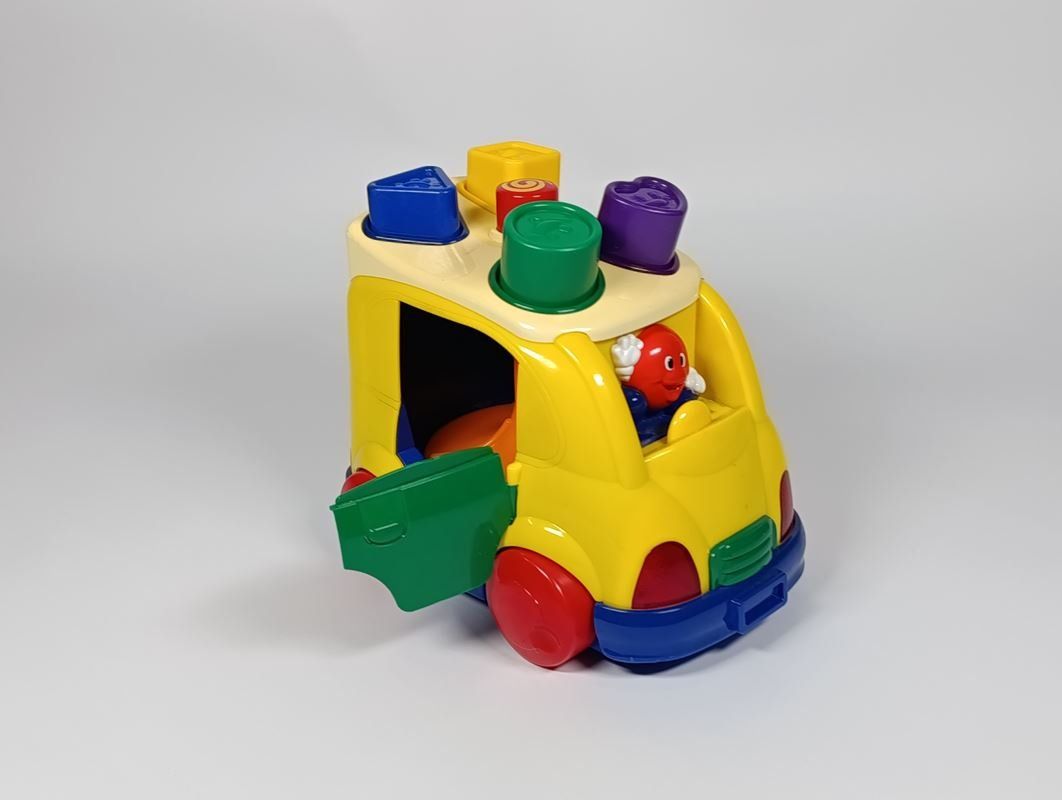 Spielzeuge: Bus éducatif avec 5 formes 23x18x20 – Gebraucht aus Thielle von Plusvalue_Neuchatel