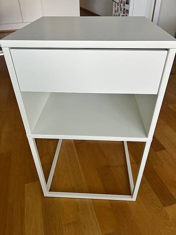 Ikea Tables de nuit: Nachttisch – D'occasion à Bern par reneekeller