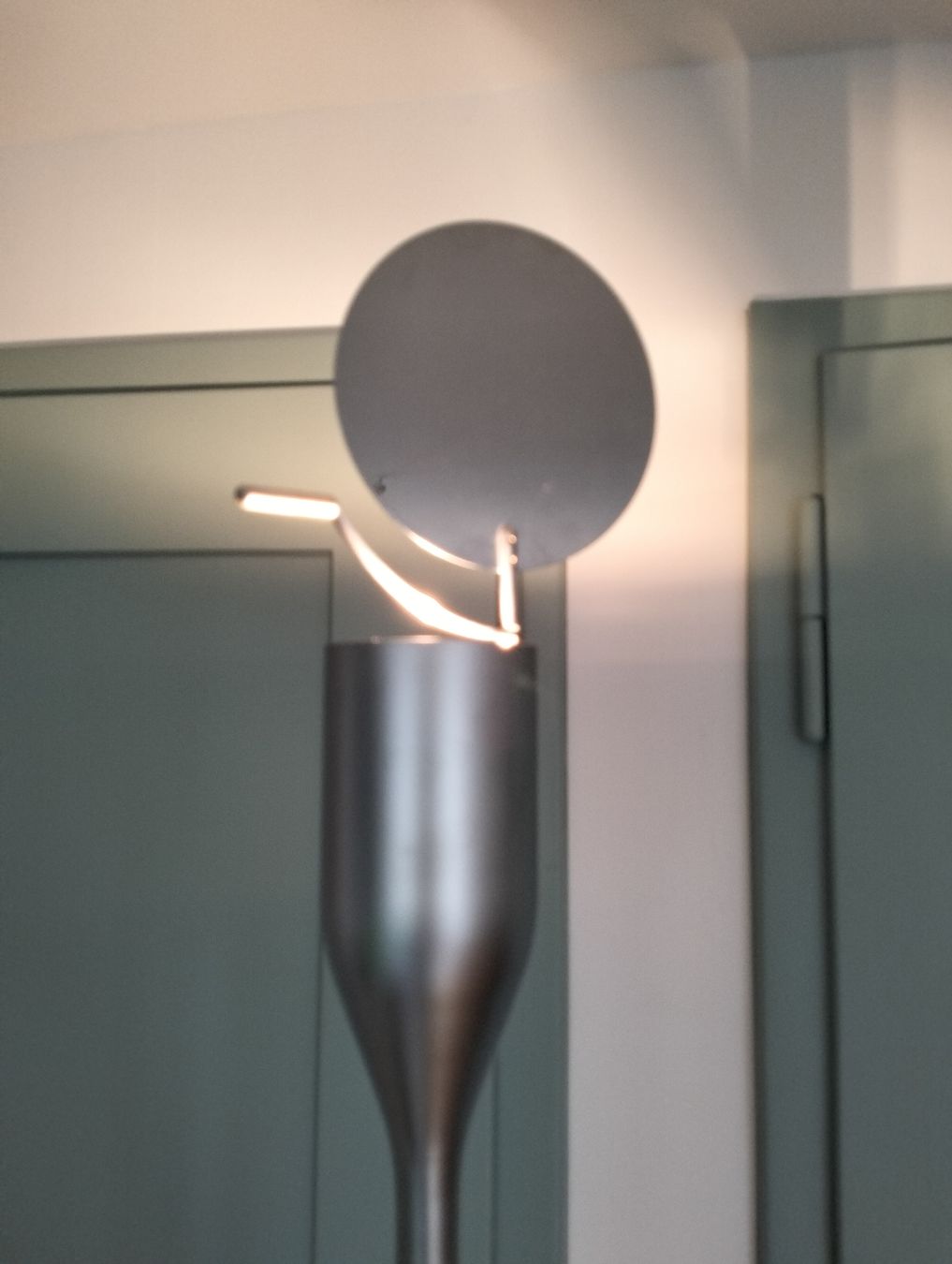 Lampade: Classicon Stehlampe Pilos Design Herbert H. Schultes – Usato da Wil SG venduto da die-wohnung 1
