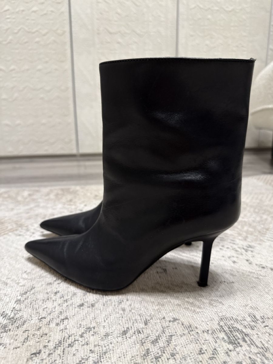 H&M Scarpe da donna: H&M Black Leather Ankle Boots, Pointed, Size 39 – Usato da Biel/Bienne venduto da TanyaM02 9