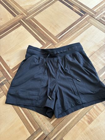 Lululemon Shorts Grösse 4