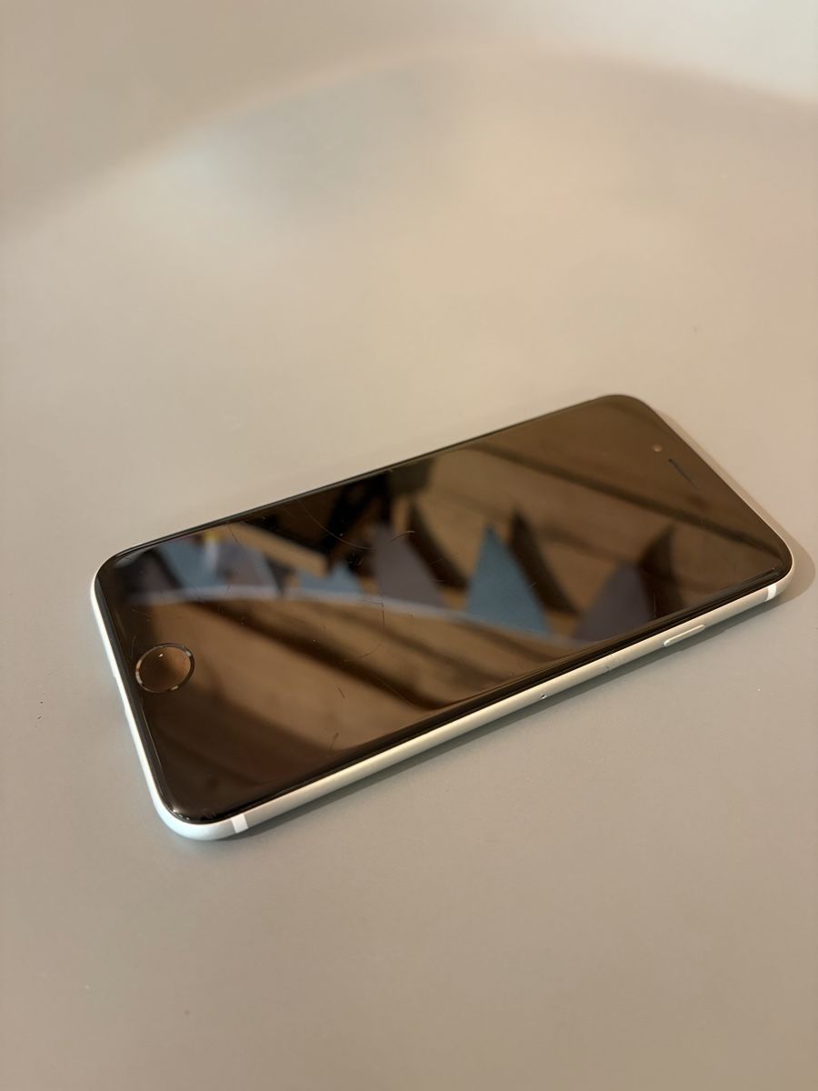 Apple Telefoni cellulari / Smartphones: iPhone SE – Usato da Krummenau venduto da lorenascherrer