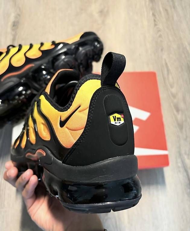 Chaussures hommes: Nike vapormax plus sunset – D'occasion à Cheseaux-Lausanne par mad_mnv2 2