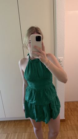 Neckholder dress in grün