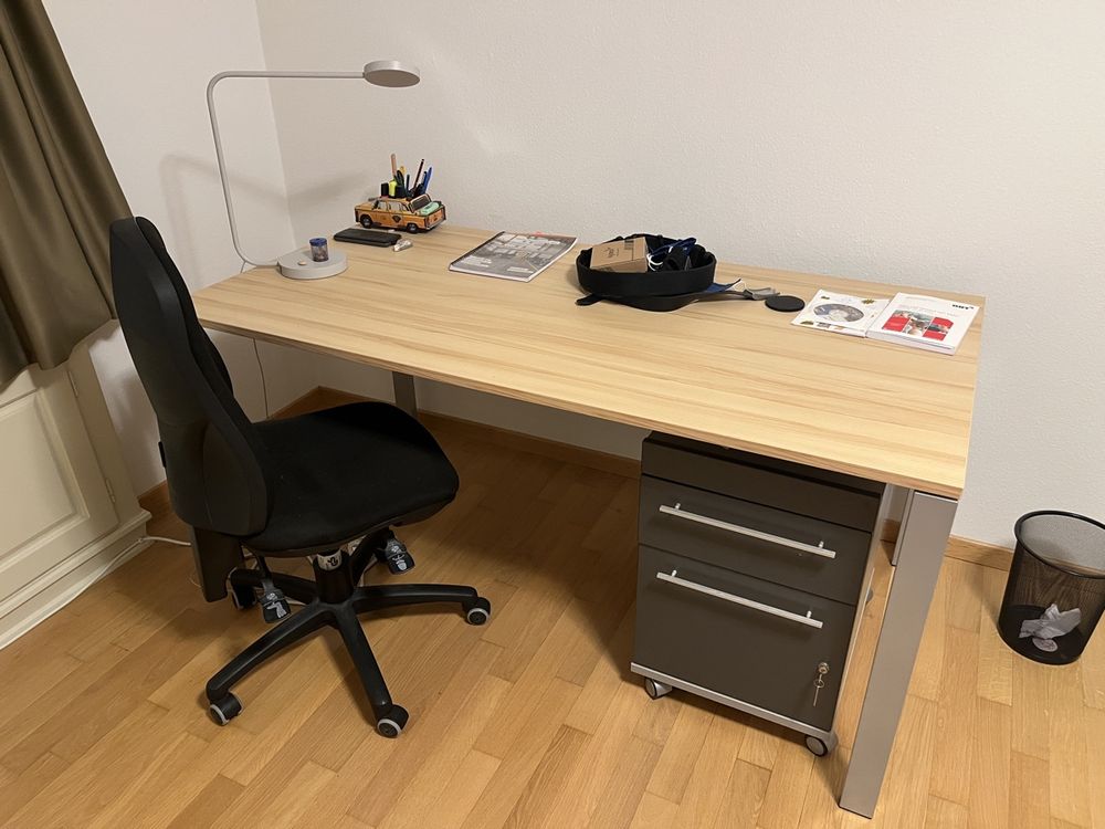 Schreibtisch mit Rollcontainer und Bürostuhl (Gebraucht) in Luzern für ...