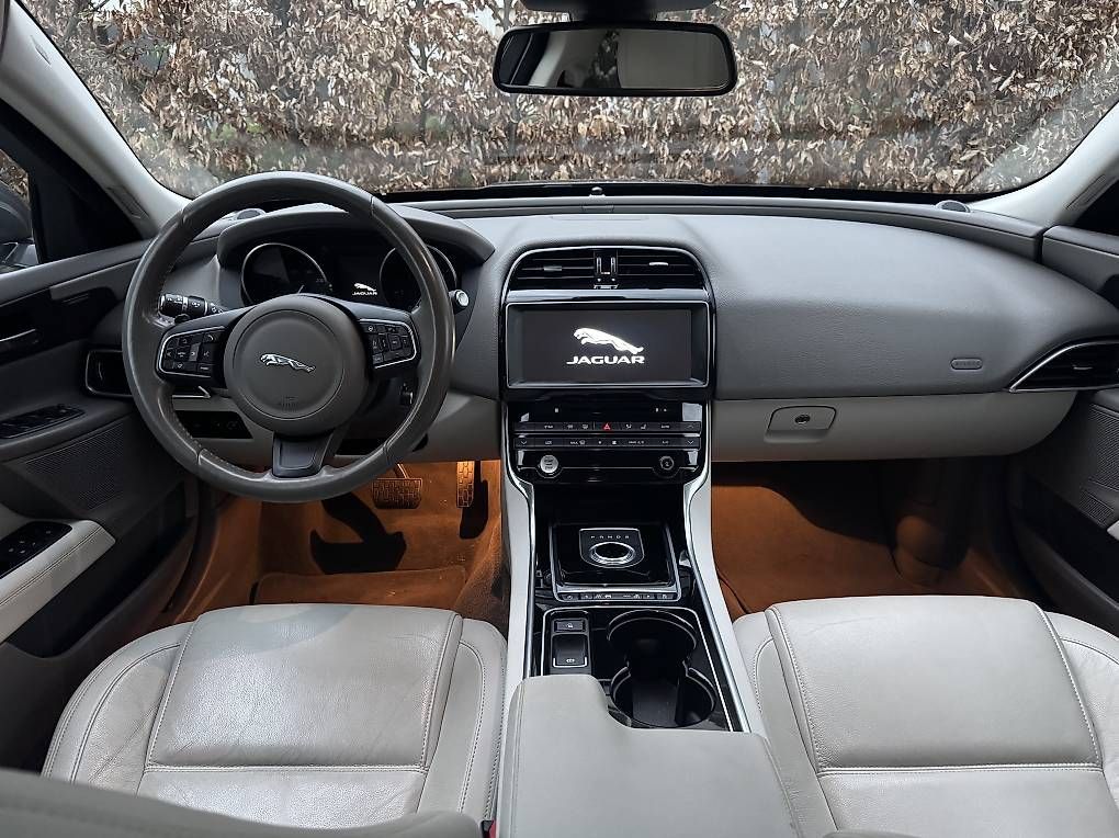Automobili: Jaguar XE 2.0 AWD – Usato da Baar venduto da Iricardino 3