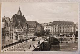 Basel Mittlere Rheinbrücke belebt/alt