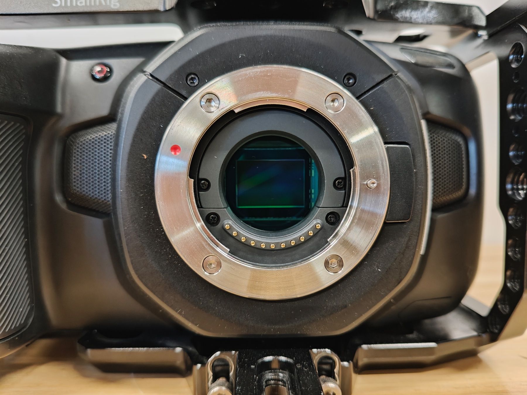 Blackmagic Videocamere: Blackmagic Pocket Cinema Camera 4K Set inkl Cage + Metabones – Usato da Schlieren venduto da CINElight 2