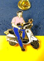 PEUGEOT SCOOTER ROLLER MOTORRAD PIN ENAMEL A.BERTRAND PARIS