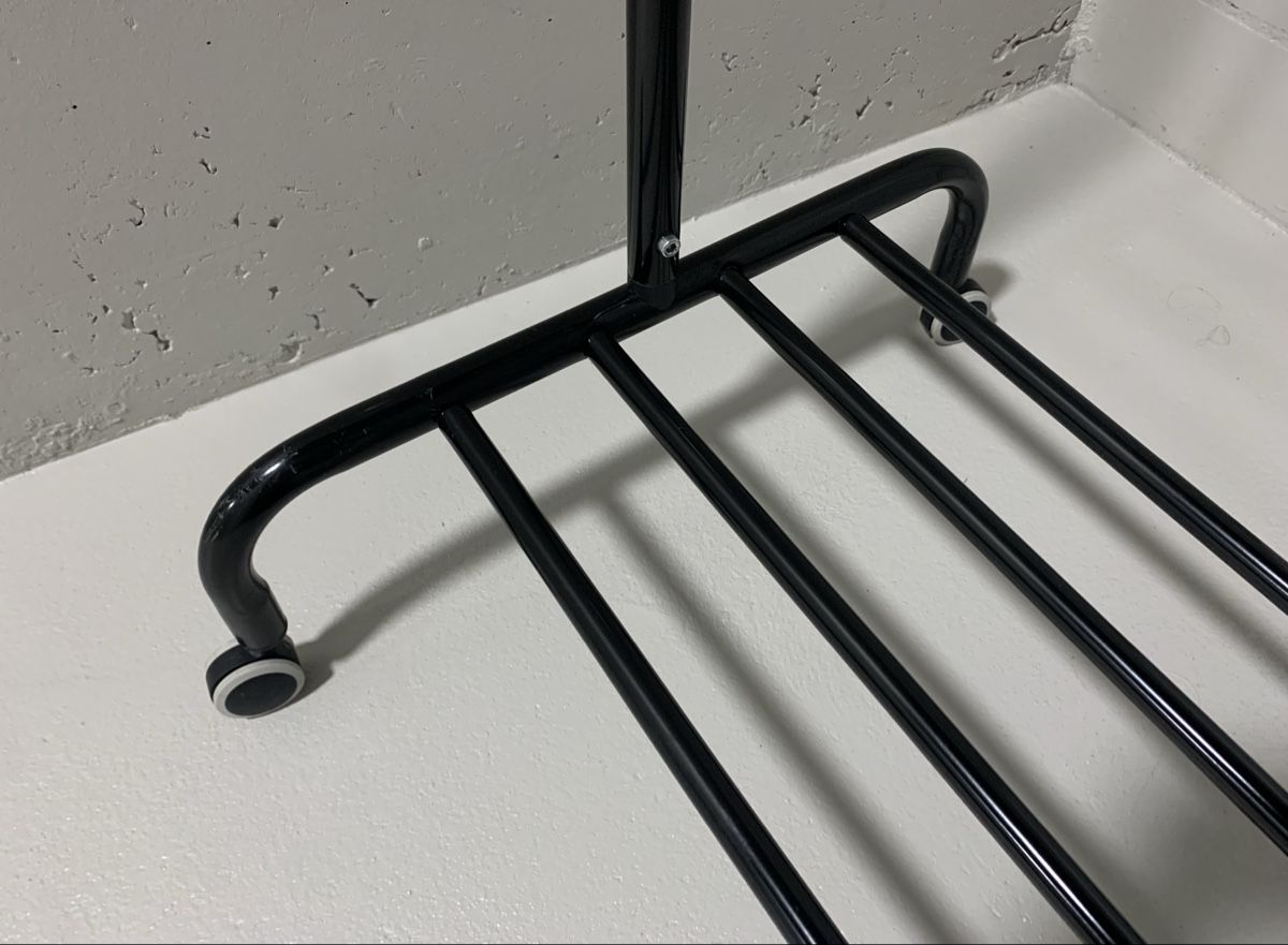 Ikea Guardaroba: Ikea Rigga black clothes rack  – Usato da Zürich venduto da Angela_Fashion_Lover 3