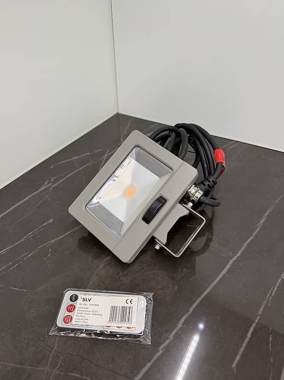Lampade: Faretto RGB con telecomando e sensore – Usato da Locarno venduto da Arredo.promozioni