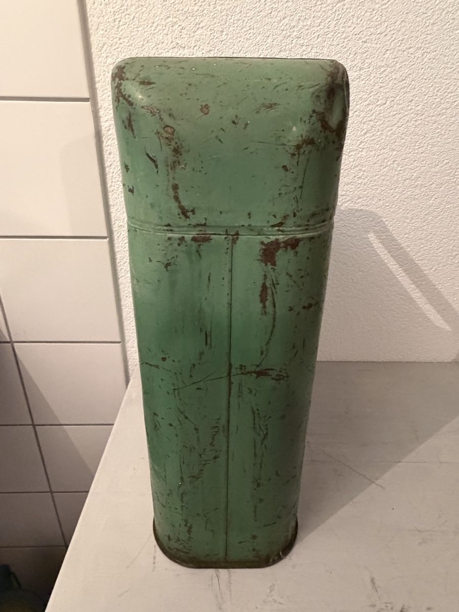 Benzinkanister: Kanister Vintage – Gebraucht aus La Cibourg von pantokrator 1