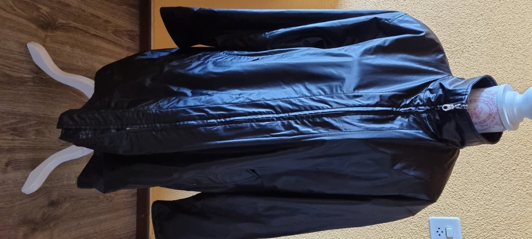 Cappotti: Wasserabweisender Mantel gr.42 – Usato da Grossdietwil venduto da GNOM313