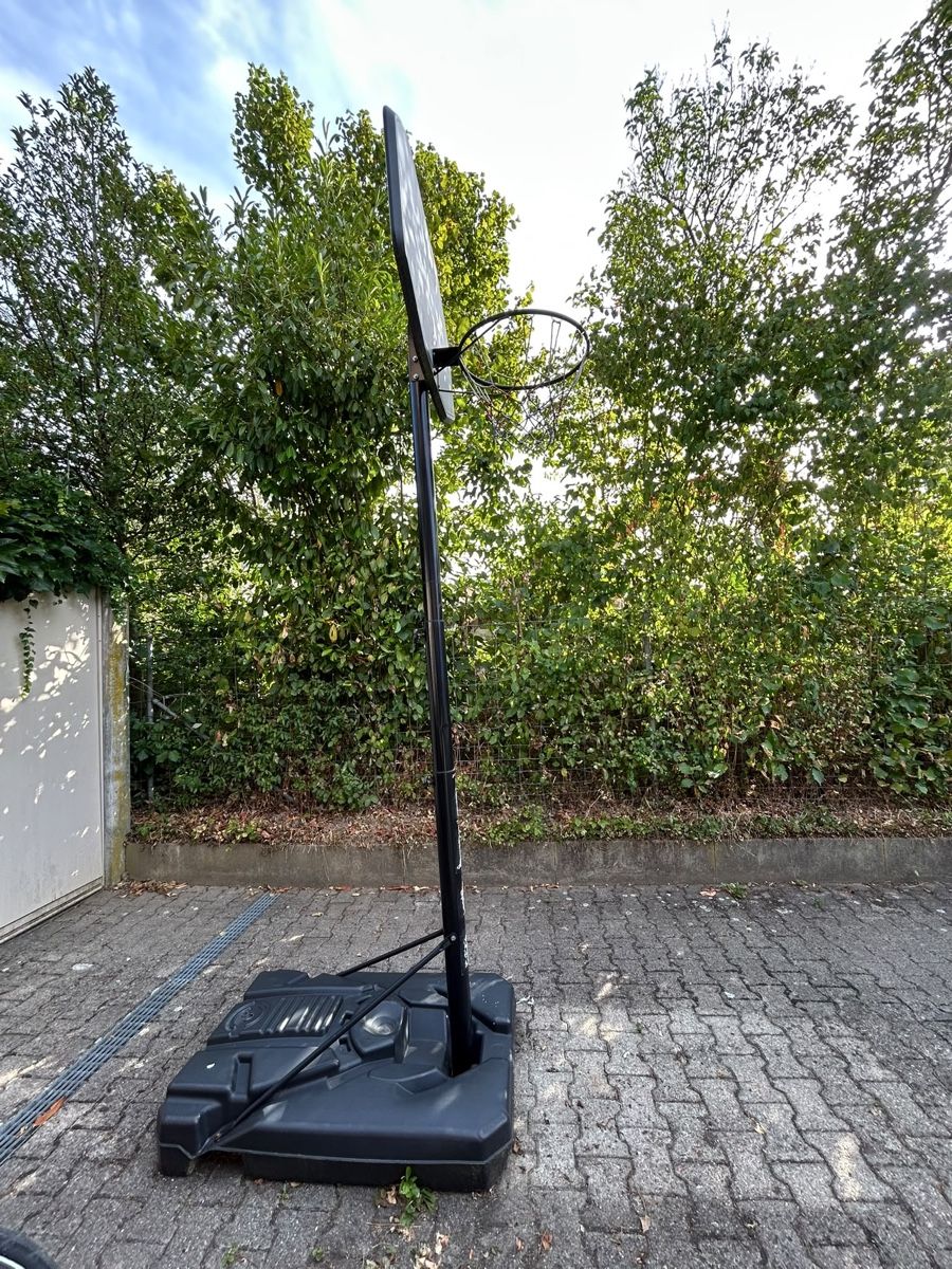 Canestri da basket: Basketballkorb mit höhenverstellbarem Ständer – Usato da Belp venduto da Interessent2 2