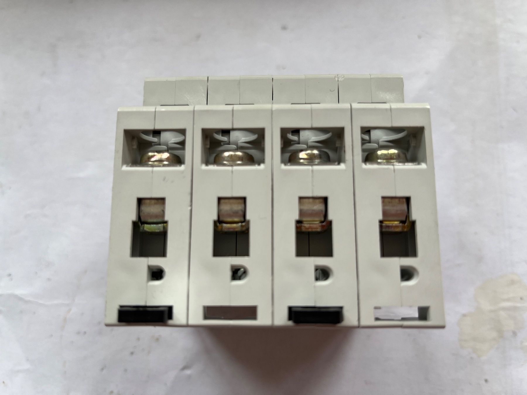Alimentazione elettrica: Sicherungsautomat 3P+N – Usato da Küblis venduto da hypofacto 2