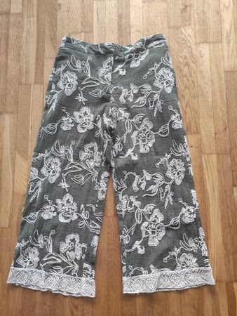 Zara Khaki Hose mit Blumenmuster und Spitze, Gr. M