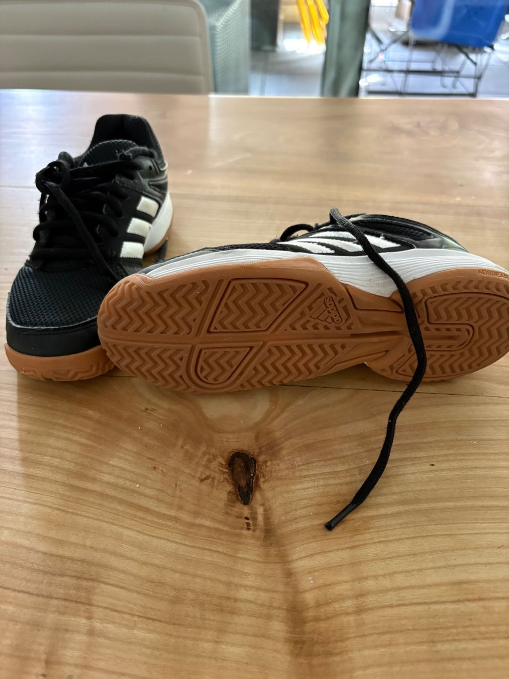Adidas Scarpe da uomo: Adidas Trainingsschuh Gr. 34 – Usato da Bern venduto da massfabia1 2