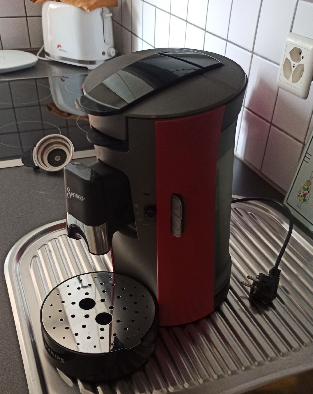 Philips Kaffeemaschinen & Espressomaschinen: Philips Senseo coffee machine red used 3 times – Gebraucht aus Zug von stb_s9r8 1