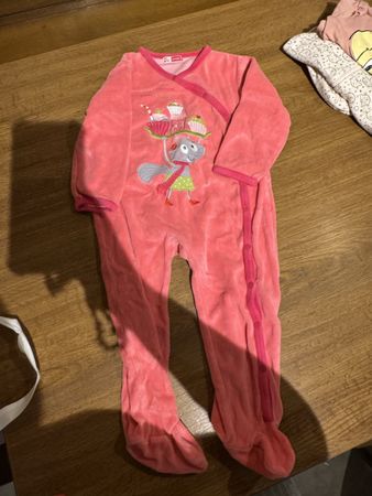 Lot de 4 pyjamas bébé fille 23 mois, hiver, parfait état