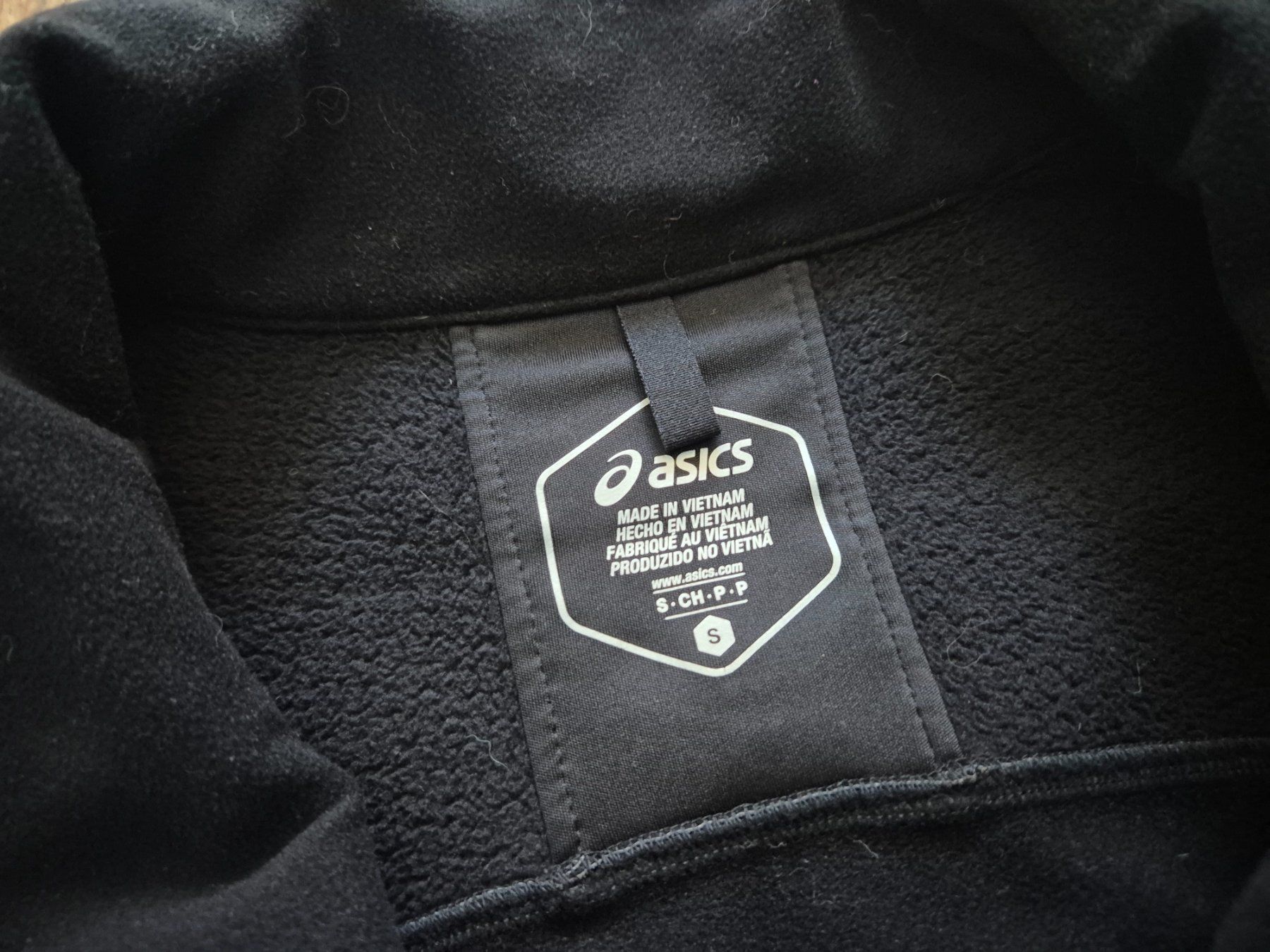 Asics Giacche: Asics black softshell size S – Usato da Zürich venduto da monadiederich 3