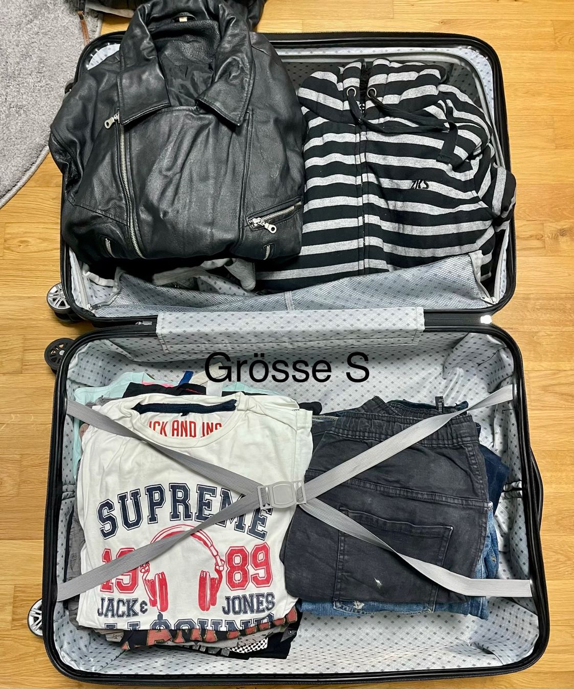 Lotti di vestiti: Kleiderpaket Gr. S, ca. 20 Teile oder mehr – Usato da Arbon venduto da Feuerschalen