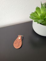 Schlüsselanhänger aus Leder mit DS-Logo – langlebig