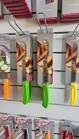 Victorinox Brotmesser 21cm Wellenschliff grün