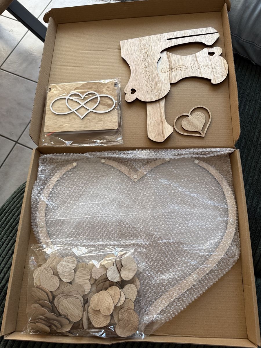 Album: Gästebuch aus Holz – Nuovo e nell'imballaggio originale da Holziken venduto da Nadine.Kubli