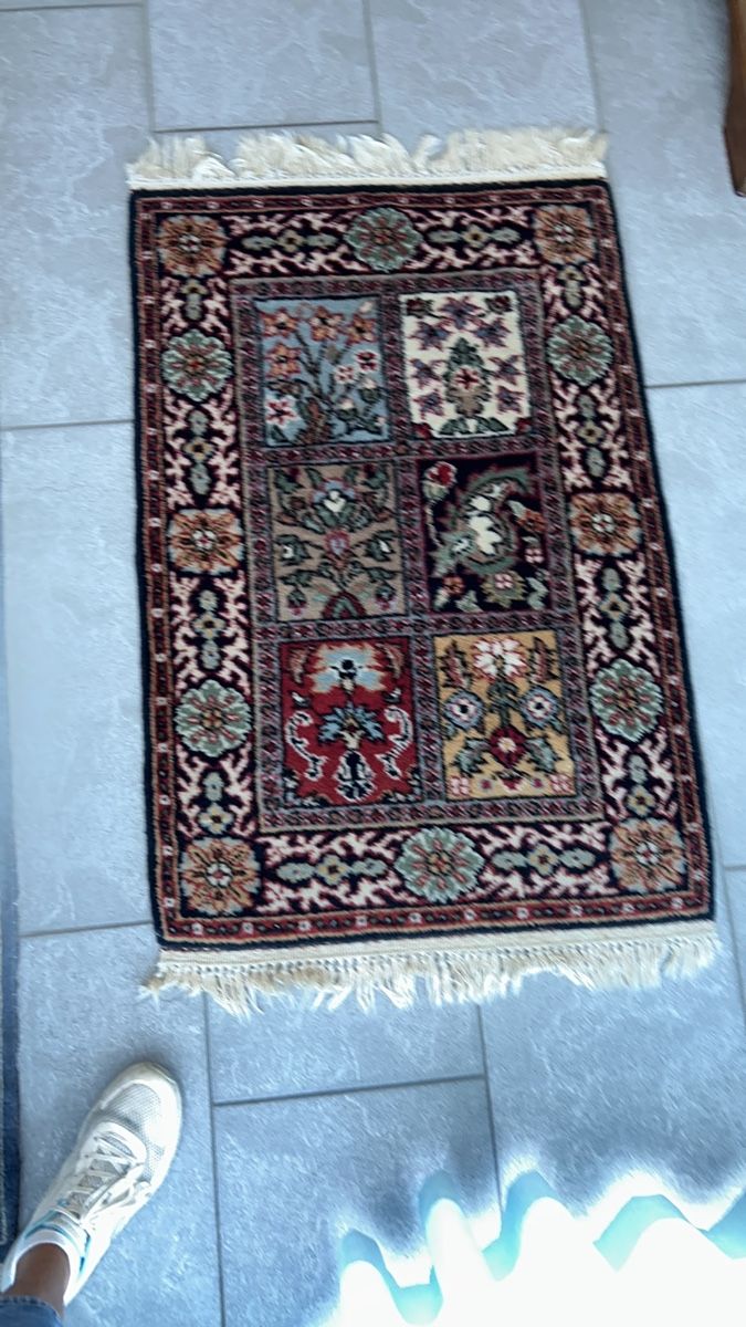Tappeti: Kleiner Teppich mit Blumenmuster blau rot beige – Usato da Aarwangen venduto da to-hirschi 1