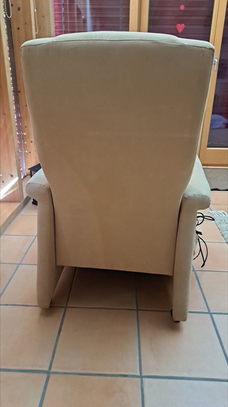 Poltrone: Sessel beige mit Massagefunktion – Usato da Russikon venduto da Oelga 5