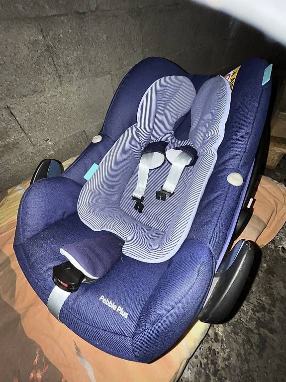 Seggiolini per auto: Maxicosi  – Usato da Dotzigen venduto da Chruemeli79