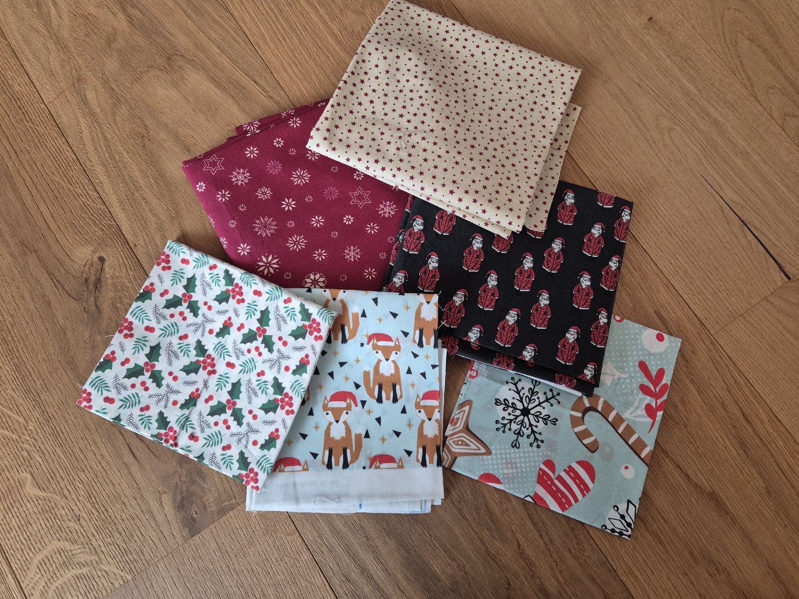 Tessuti: Stoffpaket Weihnachten – Usato da Schwarzenburg venduto da Esja02