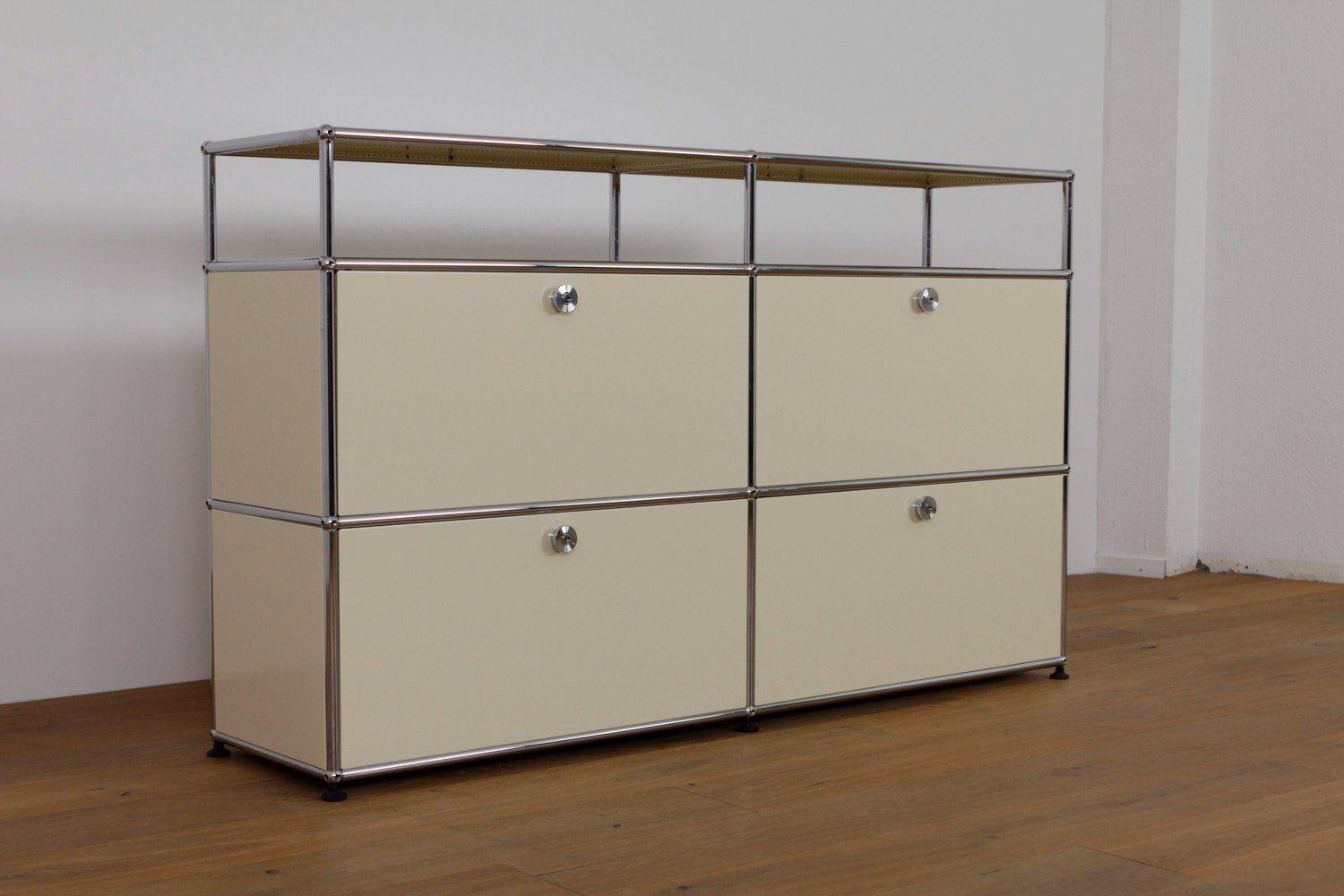 USM Scaffali: USM Haller Highboard // UPCYCLED! // NEUE FARBEN – Nuovo (secondo la descrizione) da Affoltern am Albis venduto da StudioStandard 3