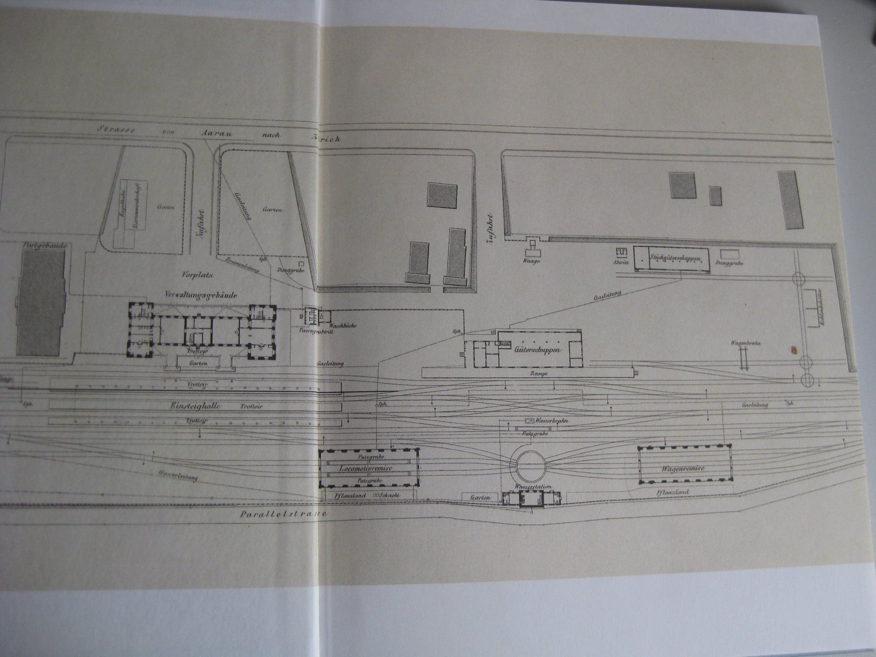 Livres: Bahnhof Aarau Chronik eines Baudenkmals,  2011 – D'occasion à Buchs ZH par swiss-train 1