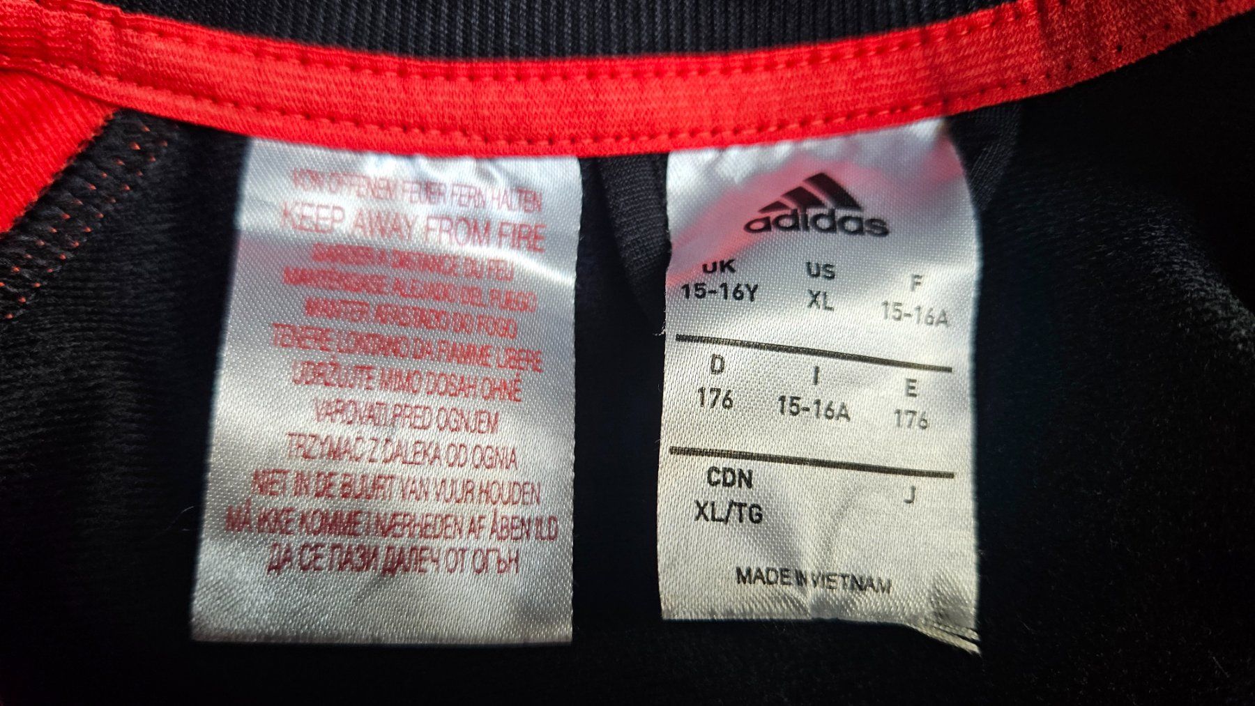 Adidas Giacche: Trainerjacke Adidas – Usato da Münchenbuchsee venduto da Yothu 2