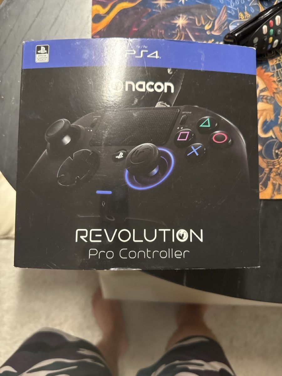 Manettes: Nacon Revolution Pro Controller PS4 mit Zubehör – D'occasion à Müllheim Dorf par gom_wv8k 4
