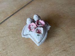 Boite en porcelaine avec décor oiseaux et fleurs