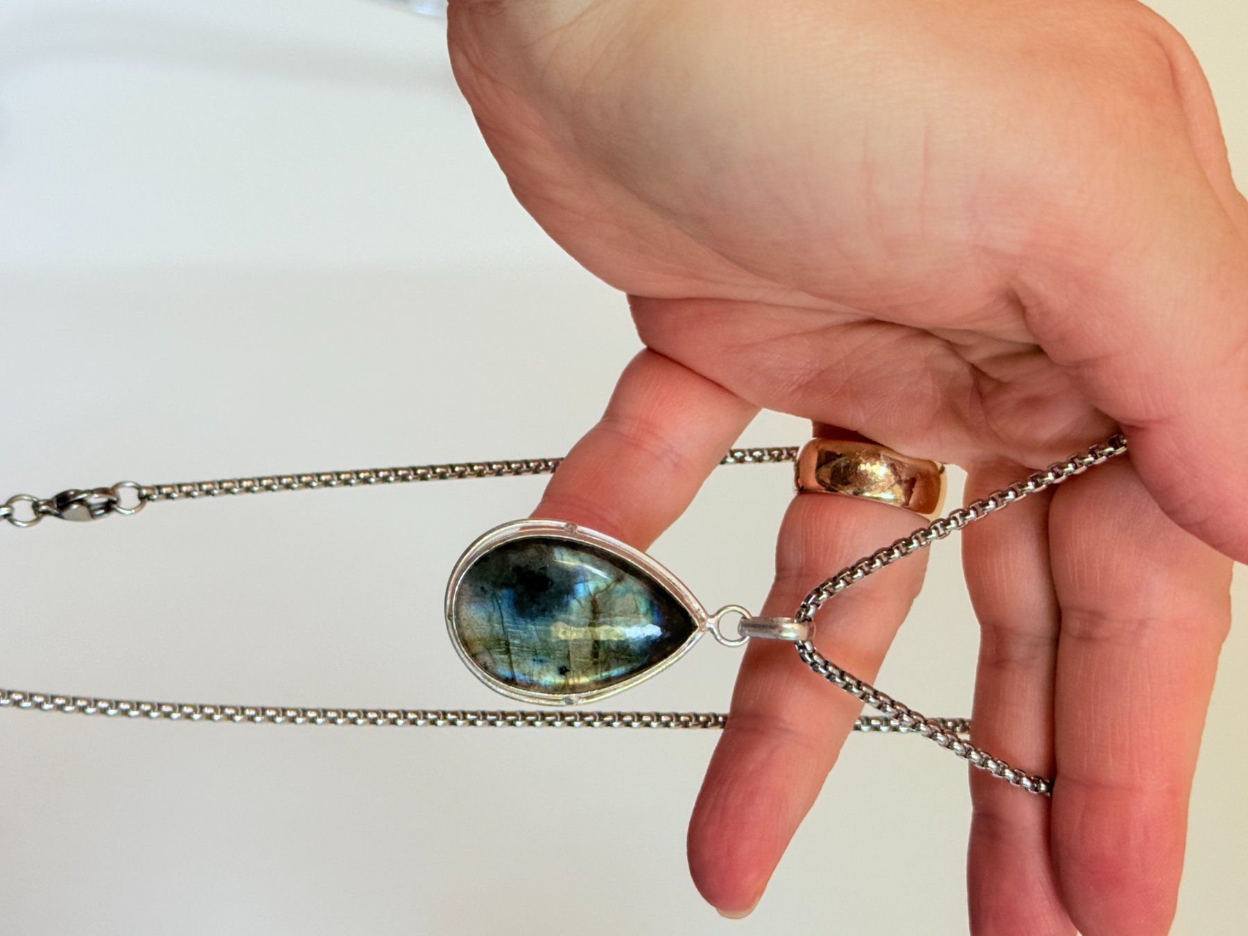 Catenine: Collier Labradorite Pendentif Goutte Unique – Nuovo e nell'imballaggio originale da Genève venduto da AWWA 3