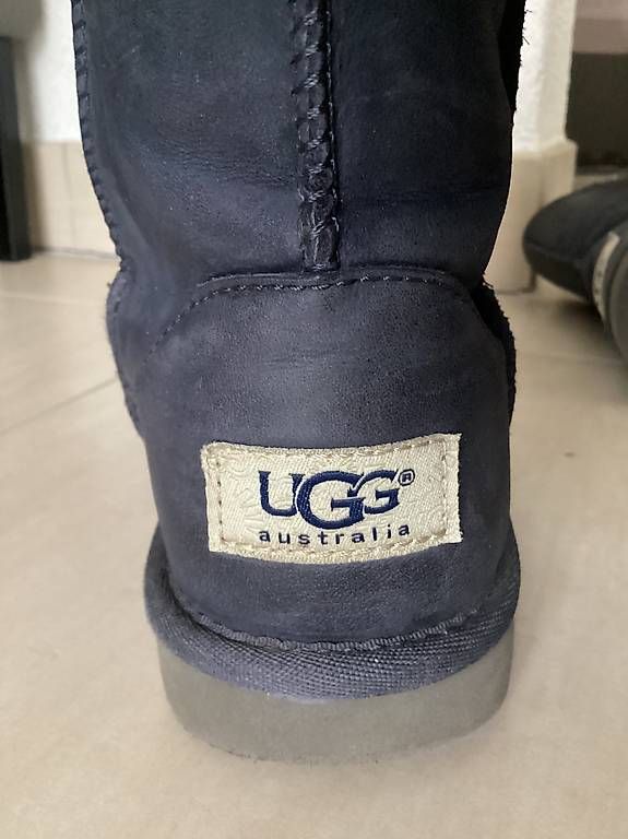 Scarpe per ragazzi: UGG bleu marine taille 33 – Usato da Prangins venduto da ann_5ngr 2