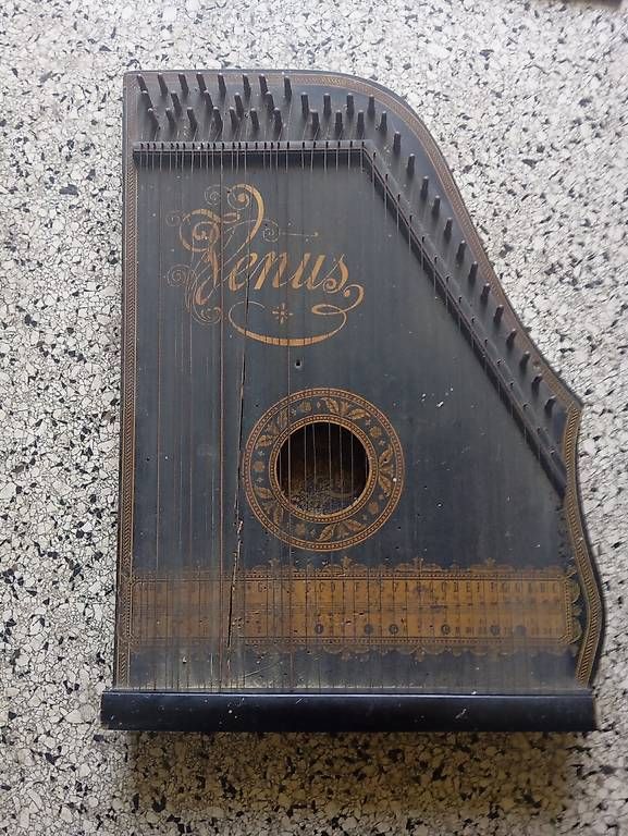 Vintage Musikinstrumente: Zither, Hackbrett – Gebraucht aus Basel von Petergunn