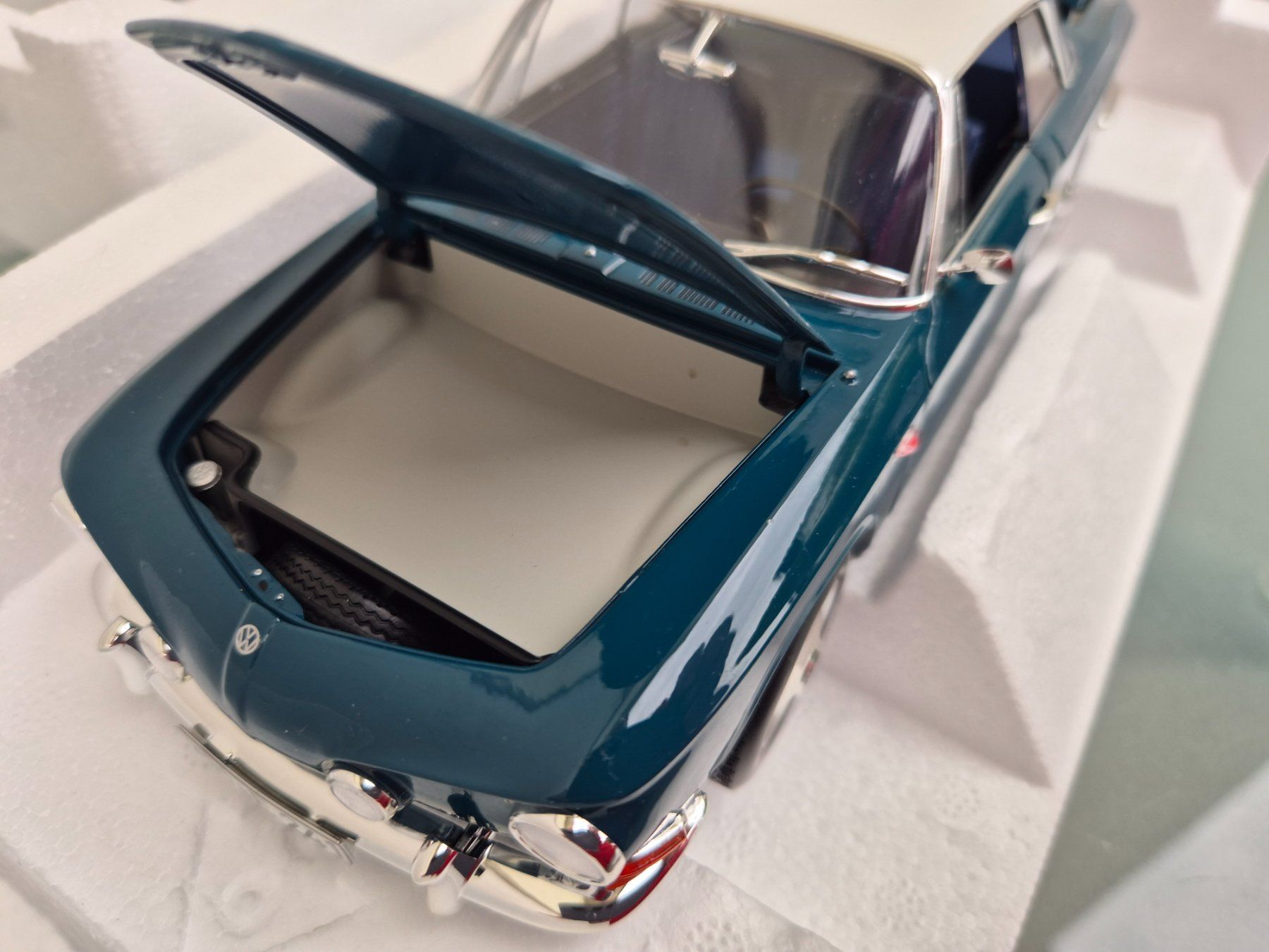 Volkswagen Modellautos: VW Karmann Ghia von Norev 1:18 – Neu (gemäss Beschreibung) aus Oberbuchsiten von laffite54 2
