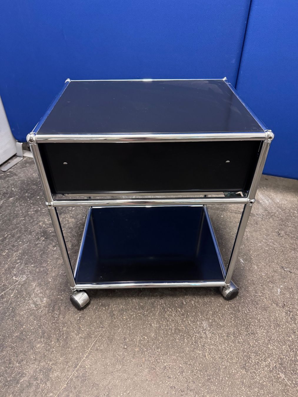 USM Banconi: USM Rollcontainer schwarz mit Schublade – Usato da Bern venduto da samryan 2