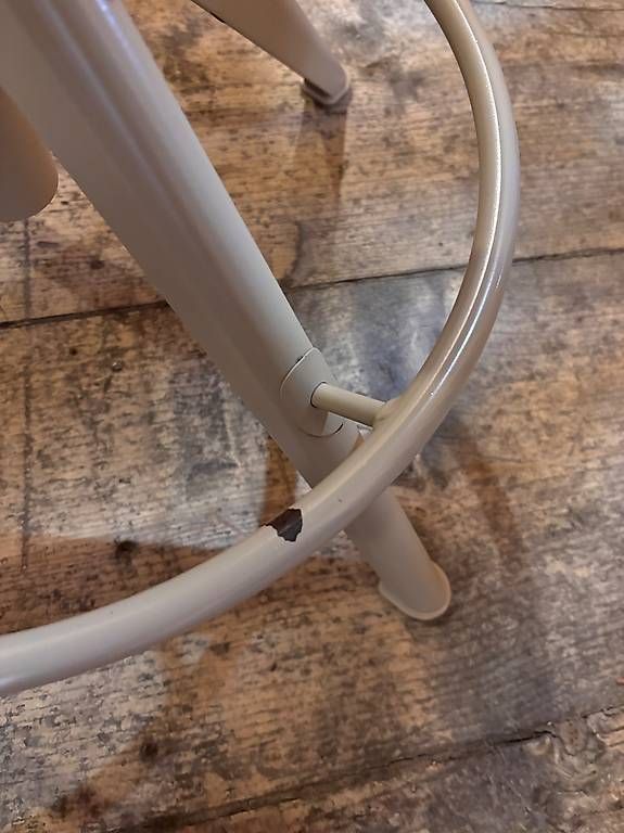 Ikea Sgabelli: IKEA TROLLBERGET Aktiv-Hocker  Echtleder Beige – Usato da Luzern venduto da jen_h292 3