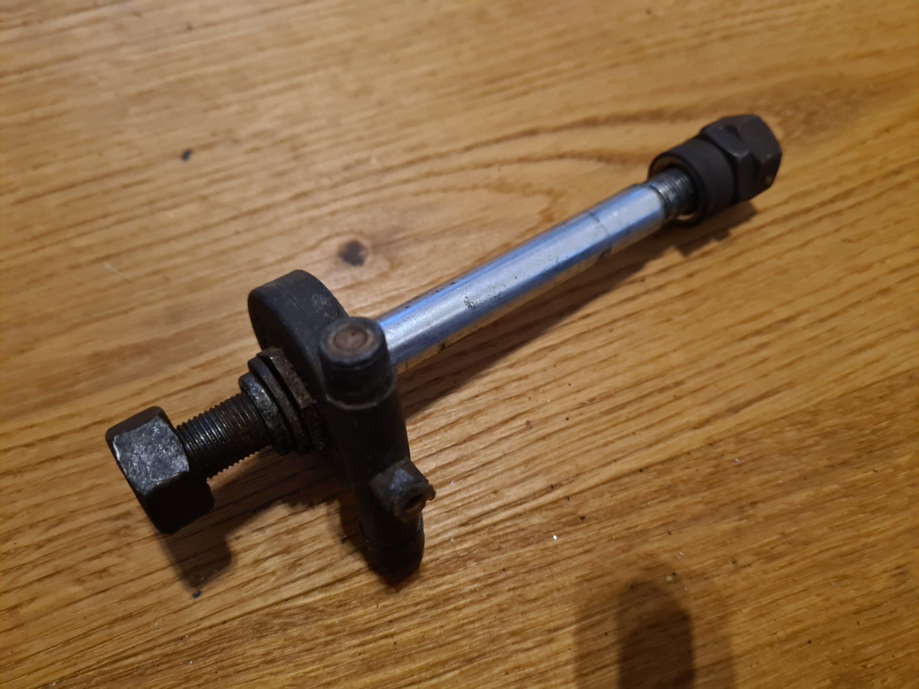 Sachs Ciclomotori: Vorderrad Achse mit Tacho Huret – Usato da frümsen venduto da Sailem