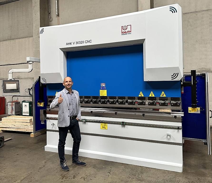 Tutte le macchine: Abkantpresse Knuth AHK V 30135 CNC – Nuovo e nell'imballaggio originale da Kestenholz venduto da hstech.ch