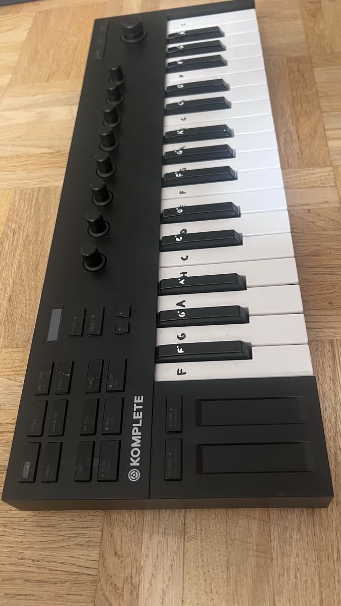 Native Instruments Strumenti musicali: NATIVE INSTRUMENTS Komplete Kontrol M32 – Usato da Biel/Bienne venduto da A.perez 2