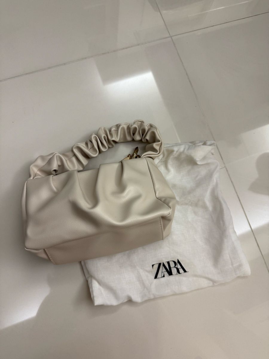 Zara Borse da donna: Zara Ruched Handle Bag Cream Color Good Condition – Nuovo (secondo la descrizione) da Zürich venduto da dam_t7hk 2