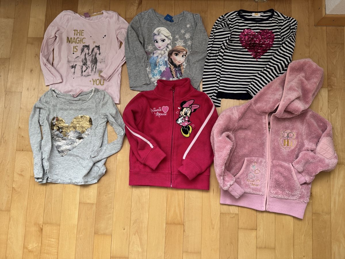 Lotti & Set di vestiti: 33-teiliges Mädchen-Kleiderpaket Gr. 110 – Usato da Möhlin venduto da tiio 3