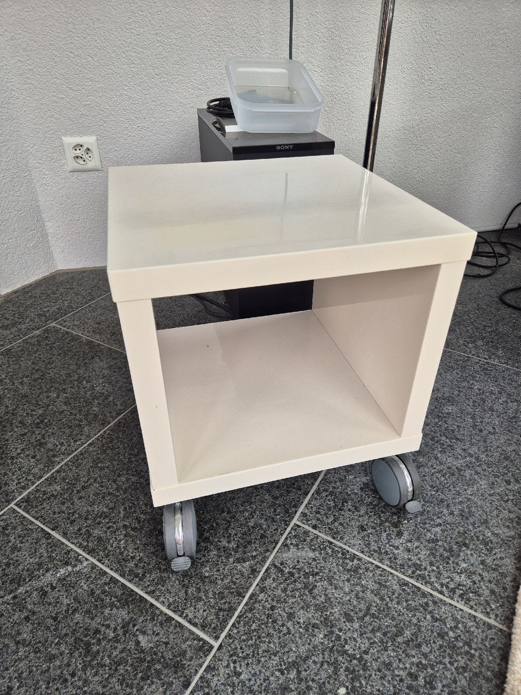 Tische: Beistelltisch auf Rollen – Gebraucht aus Kollbrunn von guernsey11