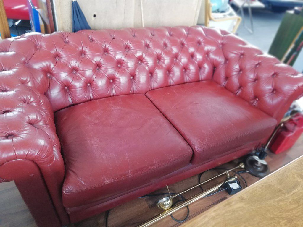 Chesterfield Divani: Chesterfield Sitzgruppe – Usato da Uster venduto da walderk